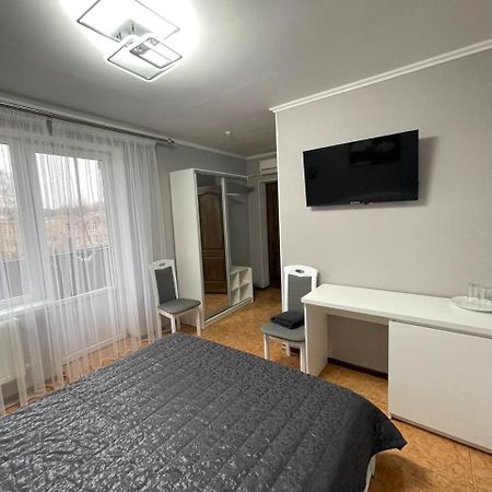 Золотий Лев Hotel Zvenyhorodka Ngoại thất bức ảnh