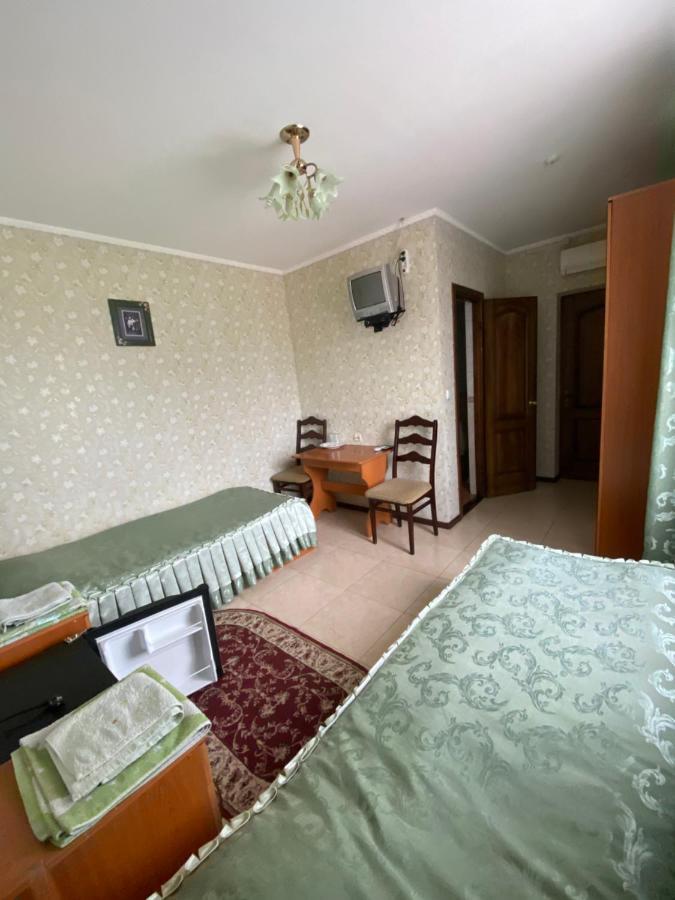 Золотий Лев Hotel Zvenyhorodka Ngoại thất bức ảnh