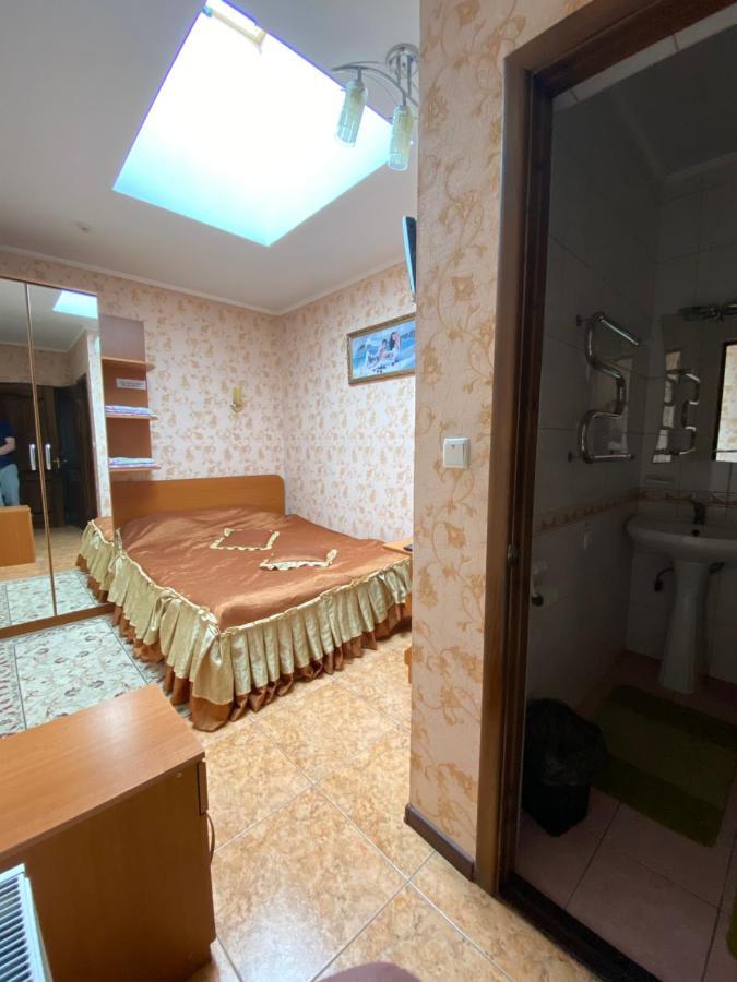 Золотий Лев Hotel Zvenyhorodka Ngoại thất bức ảnh