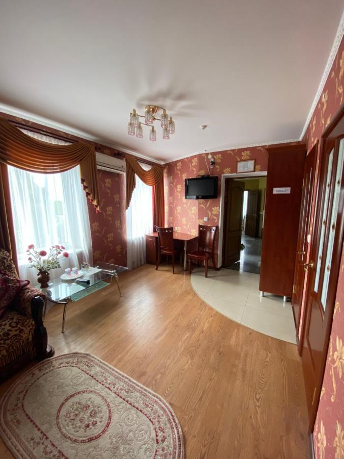 Золотий Лев Hotel Zvenyhorodka Ngoại thất bức ảnh
